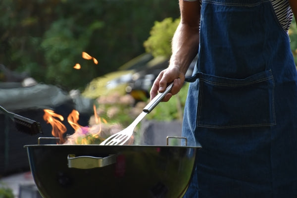 backyard-smokehouse-brisket-on-charcoal-grill